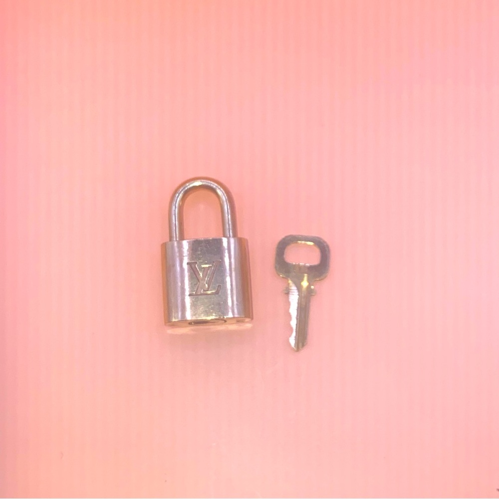 Authentic Louis Vuitton Gold Lock & Key Matching Set #304